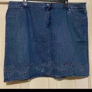 WESTPORT Women’s Blue Denim Skirt Embroidered Floral Cut Out Medium Wash Sz 24